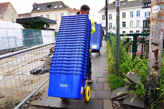 VANAF 1 JULI IS BLAUWE GLASBAK VERPLICHT IN EEN GROOT DEEL VAN GENT: DIT MOET JE WETEN